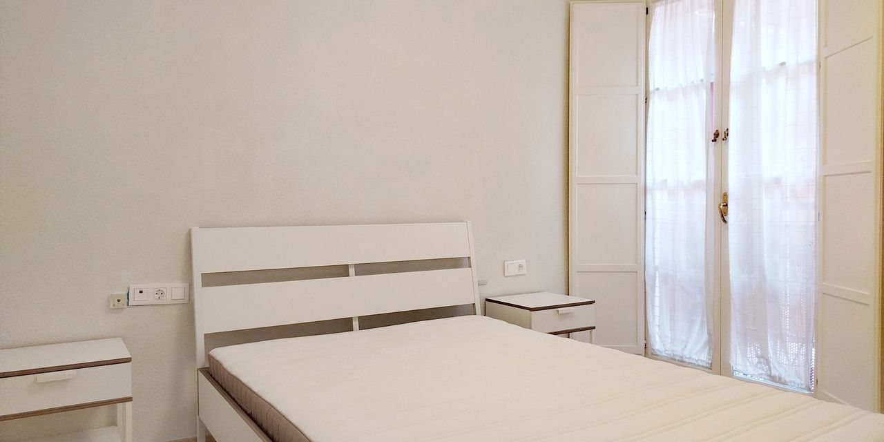 Piso en alquiler en  calle Lirio, Casco Antiguo, Sevilla  1/1