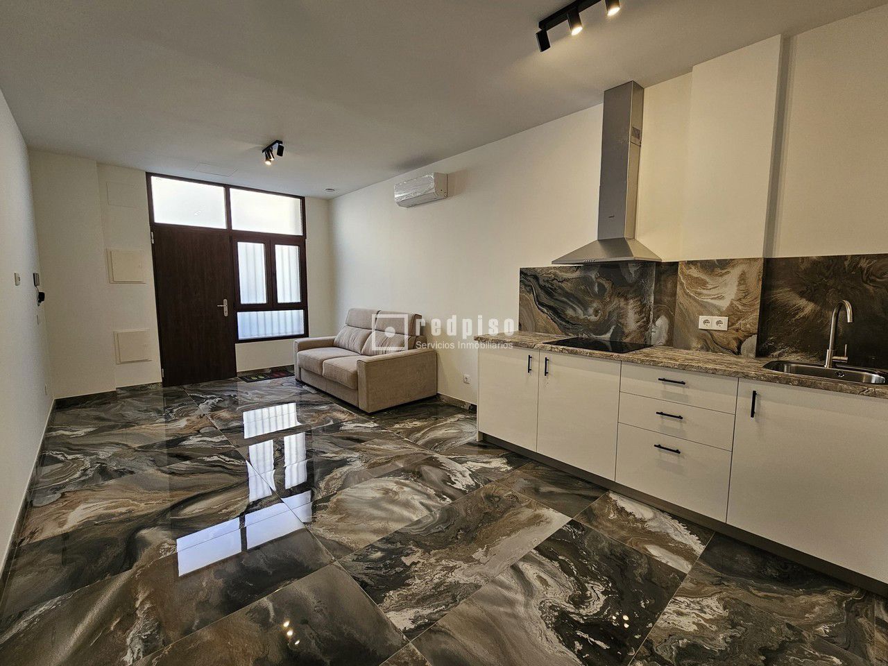 Local en venta en Benicalap, Valencia 5/18