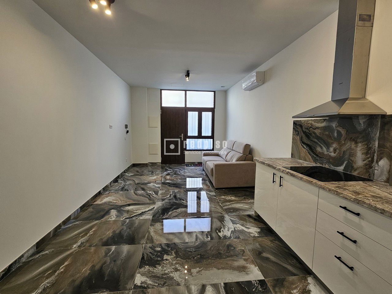 Local en venta en Benicalap, Valencia 6/18