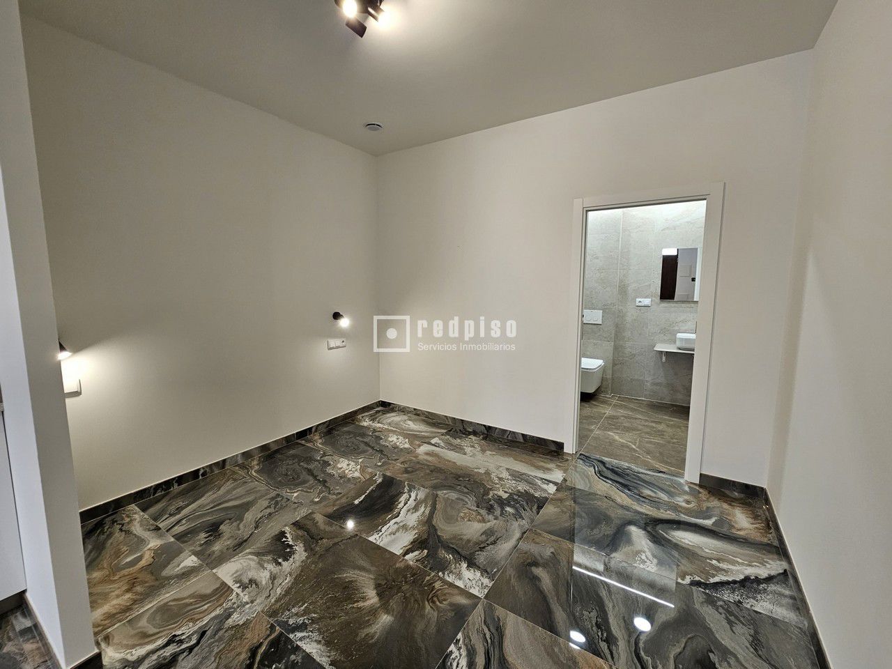 Local en venta en Benicalap, Valencia 10/18