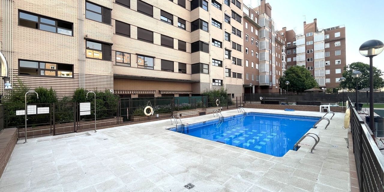 Piso en alquiler en  calle de las Campanas, Madrid  1/1