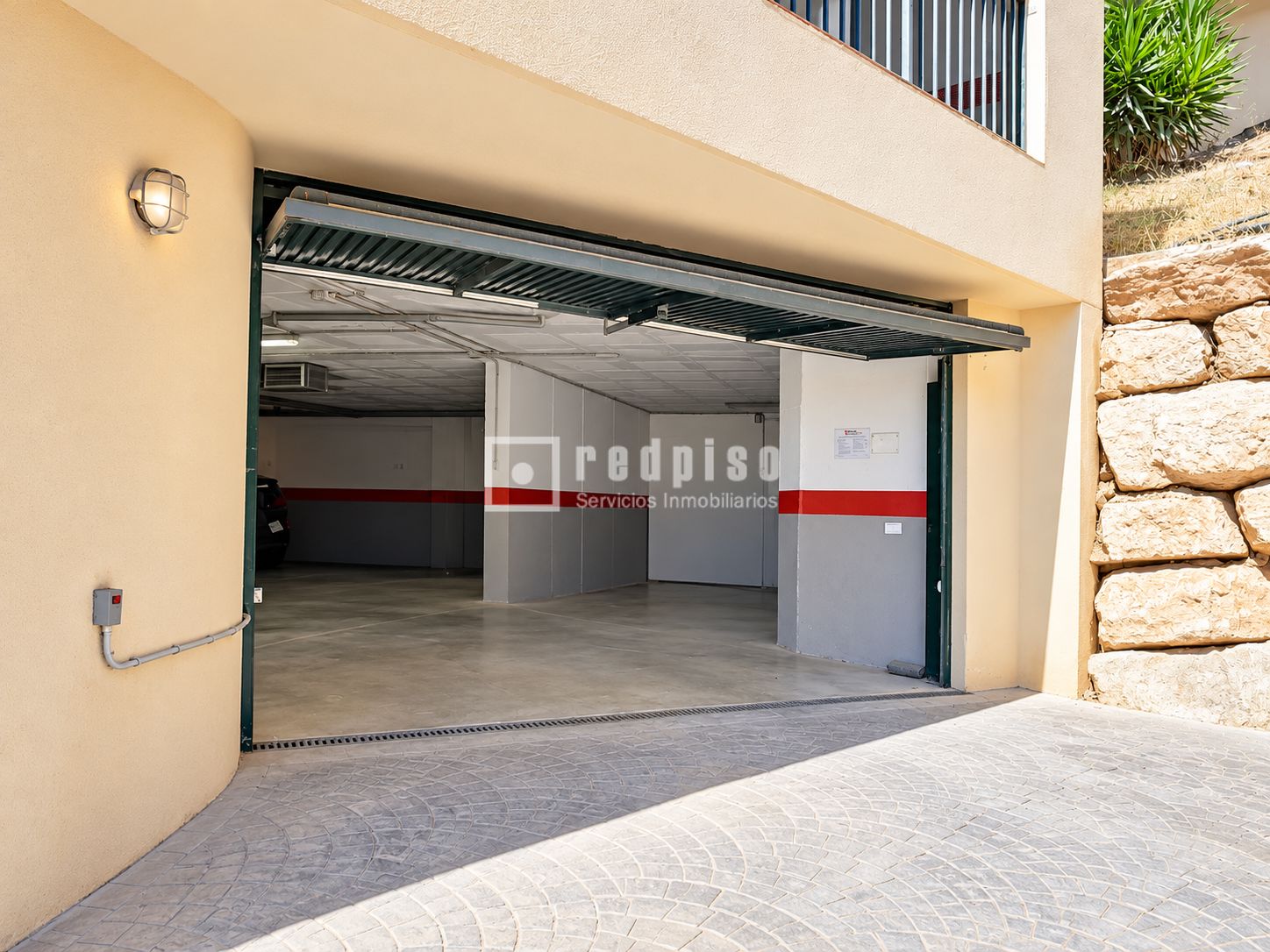 Garaje en venta en  Rincón de la Victoria, Málaga  2/7
