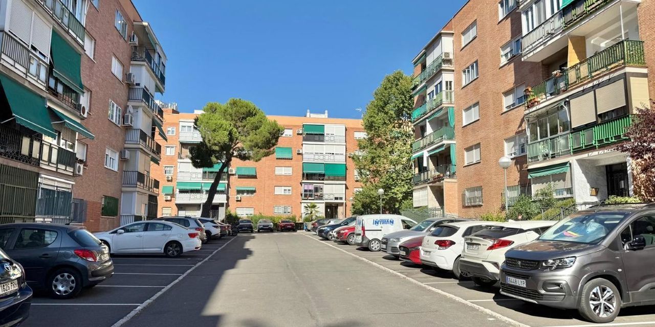 Piso en venta en  calle del Pico de los Artilleros, Moratalaz, Madrid  1/1