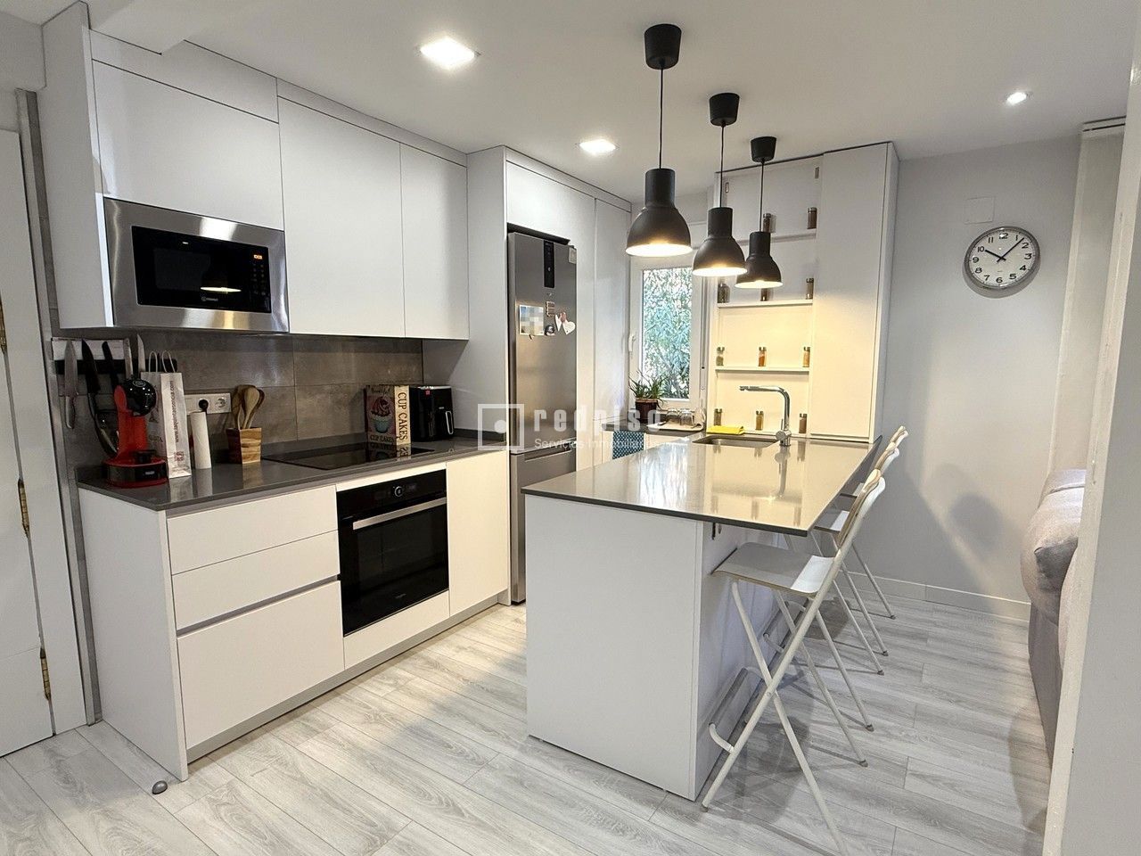 Piso en venta en calle Del Doctor Blanco Soler, Latina, Madrid 8/27