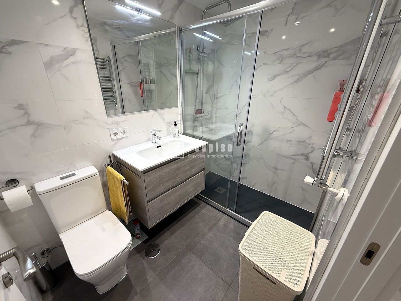 Piso en venta en calle Del Doctor Blanco Soler, Latina, Madrid 23/27