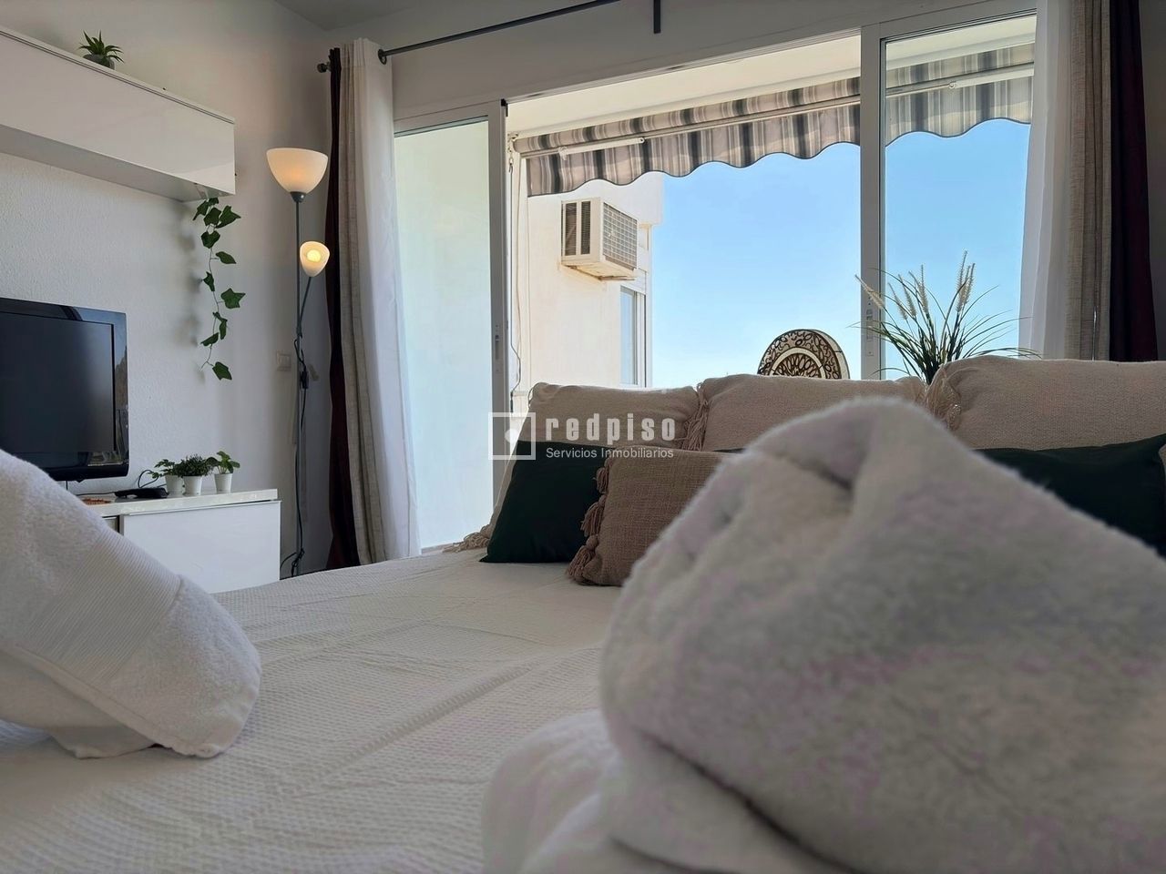 Piso en alquiler en  calle de los Hermanos Álvarez Quintero, La Cala del Moral, Málaga  5/34