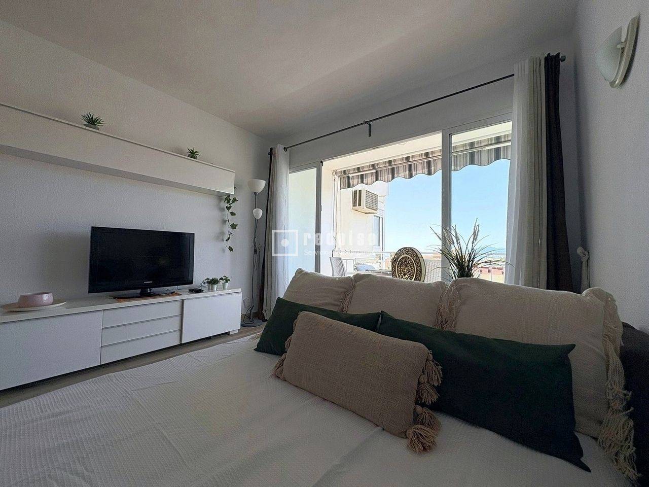 Piso en alquiler en  calle de los Hermanos Álvarez Quintero, La Cala del Moral, Málaga  11/34