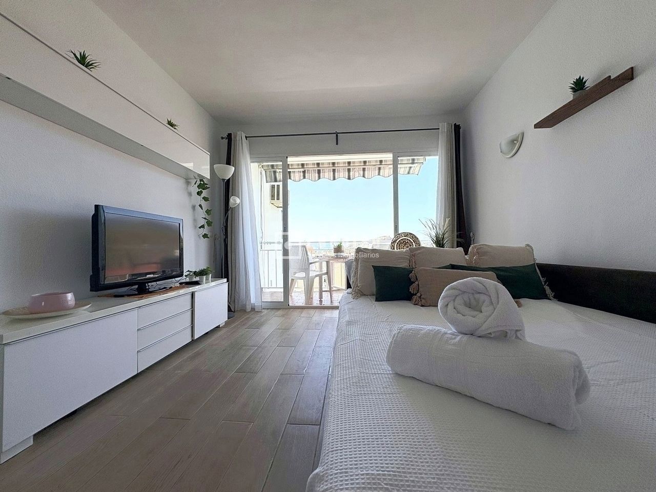 Piso en alquiler en  calle de los Hermanos Álvarez Quintero, La Cala del Moral, Málaga  4/34