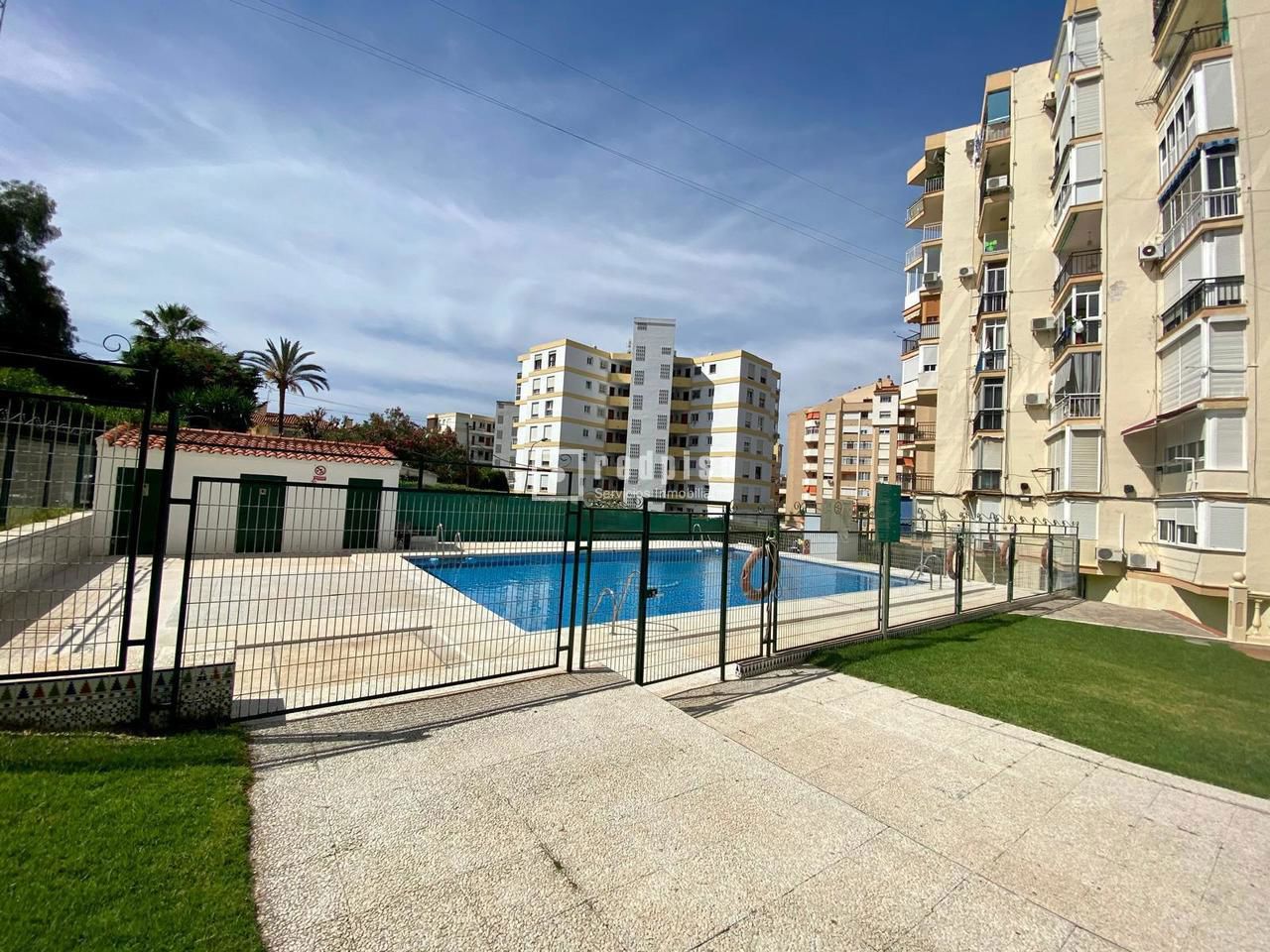 Piso en alquiler en  calle de los Hermanos Álvarez Quintero, La Cala del Moral, Málaga  24/34