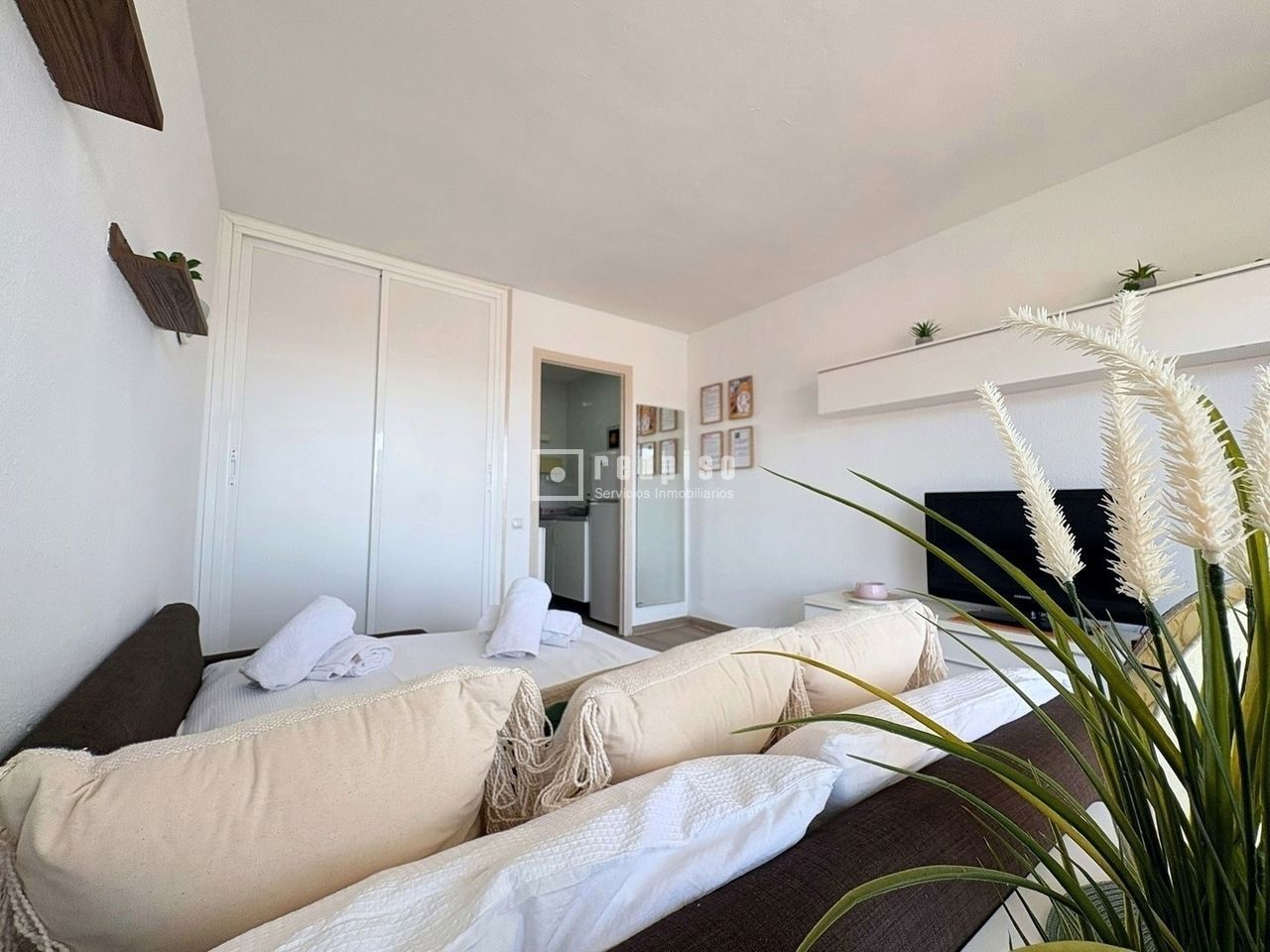 Piso en alquiler en  calle de los Hermanos Álvarez Quintero, La Cala del Moral, Málaga  12/34