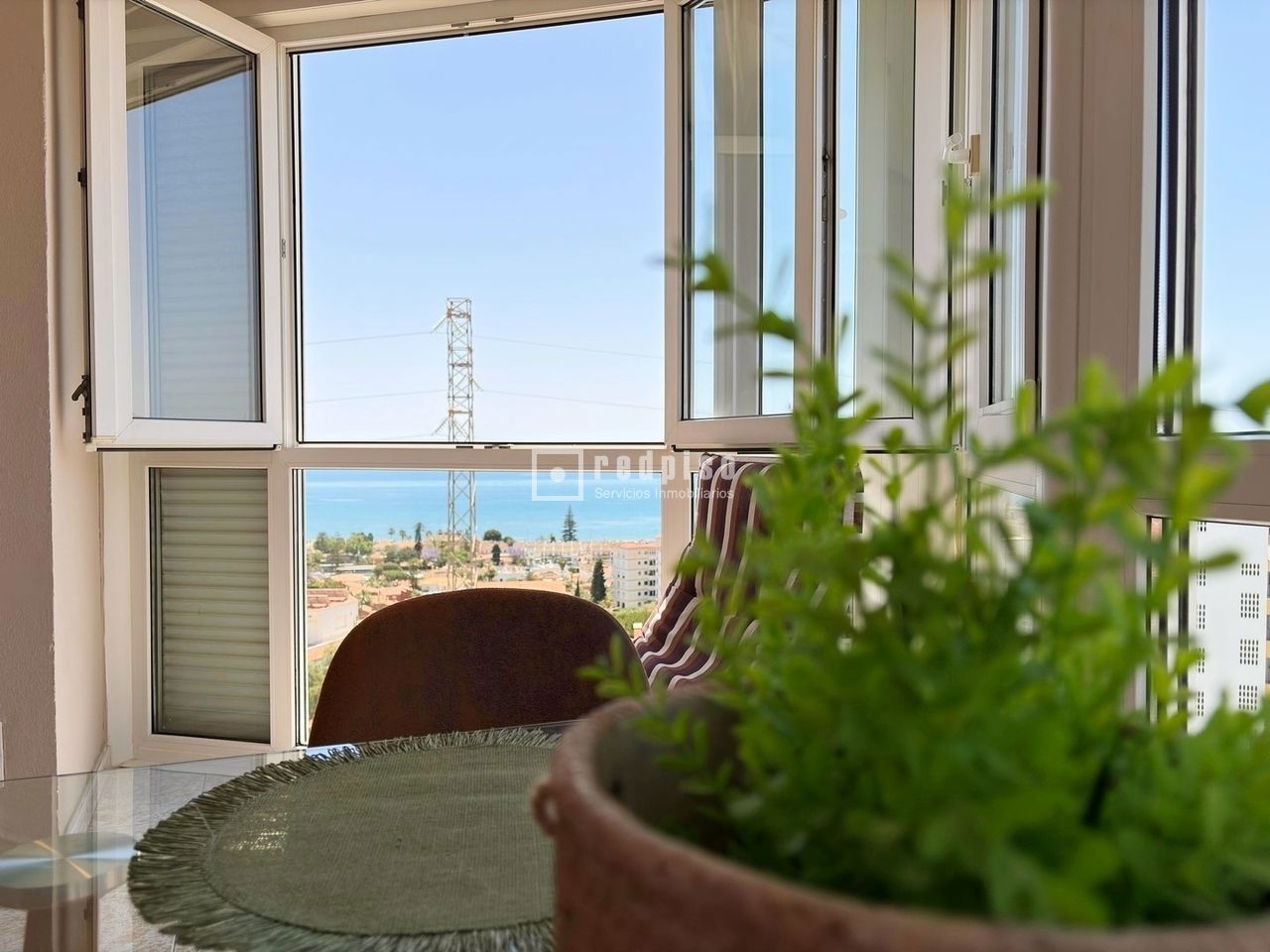 Piso en alquiler en  calle de los Hermanos Álvarez Quintero, La Cala del Moral, Málaga  14/44