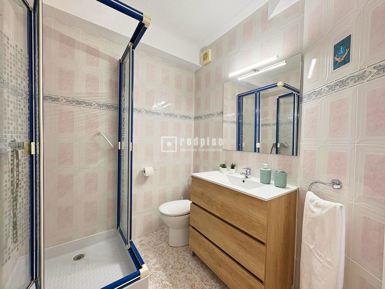 Piso en alquiler en  calle de los Hermanos Álvarez Quintero, La Cala del Moral, Málaga  30/44