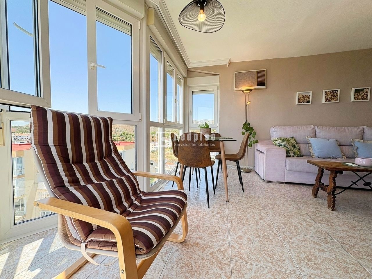 Piso en alquiler en  calle de los Hermanos Álvarez Quintero, La Cala del Moral, Málaga  15/44