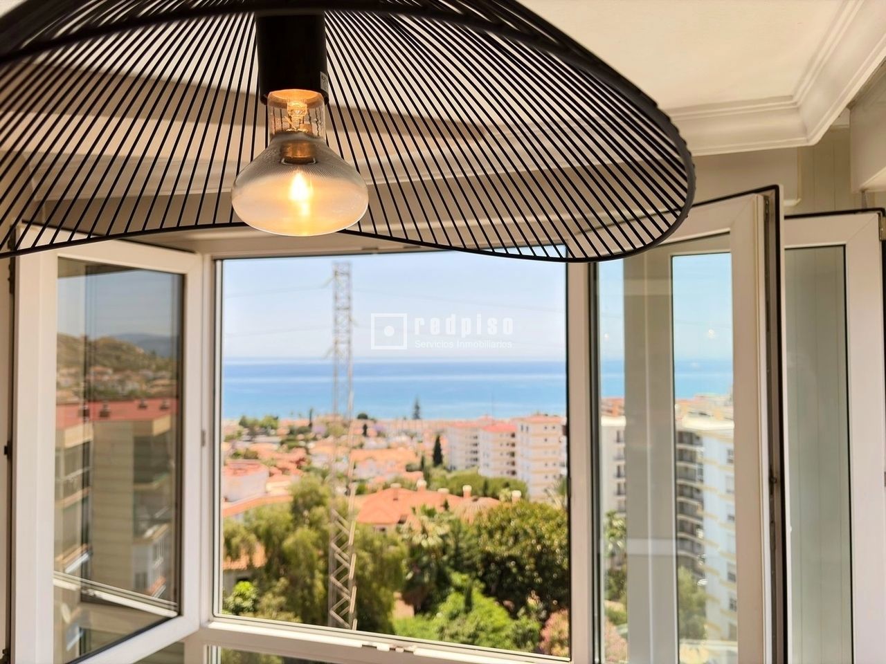 Piso en alquiler en  calle de los Hermanos Álvarez Quintero, La Cala del Moral, Málaga  4/44