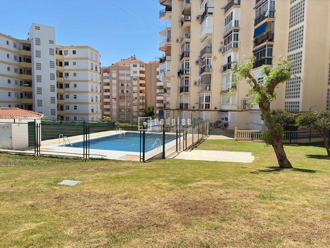 Piso en alquiler en  calle de los Hermanos Álvarez Quintero, La Cala del Moral, Málaga  35/44