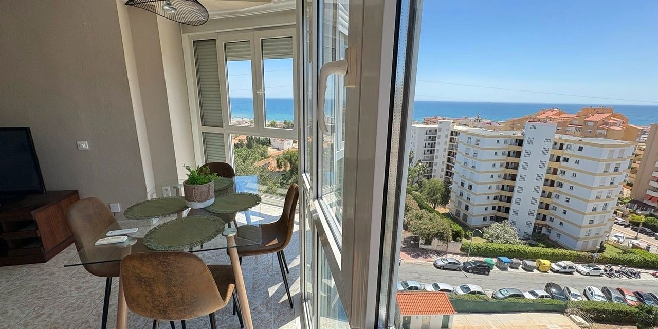 Piso en alquiler en  calle de los Hermanos Álvarez Quintero, La Cala del Moral, Málaga  1/44