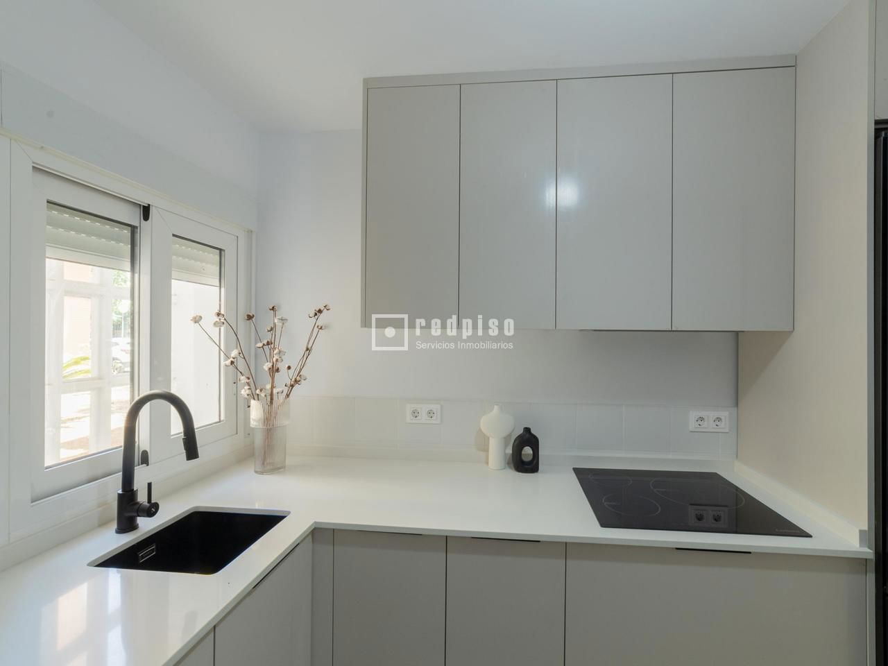 Piso en venta en calle De Julia Romula Hispalis, Sevilla, Sevilla 27/29