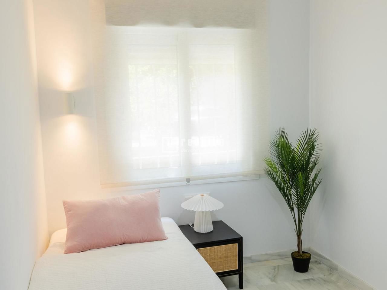 Piso en venta en calle De Julia Romula Hispalis, Sevilla, Sevilla 12/29