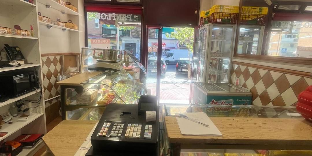 Local en venta en  avenida de los Reyes Católicos, Alcalá de Henares, Madrid  1/1