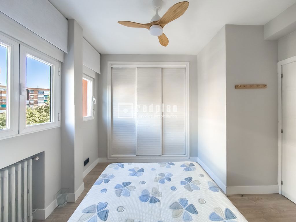 Piso en venta en calle Del Comandante Benítez, Madrid, Madrid 27/31