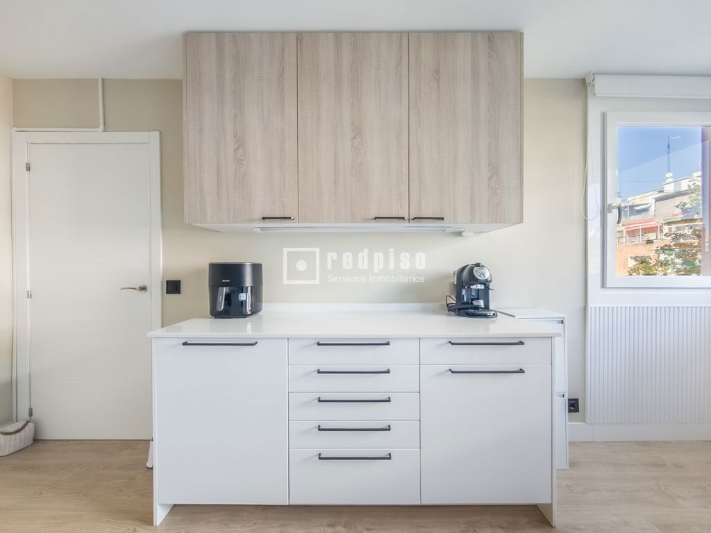 Piso en venta en calle Del Comandante Benítez, Madrid, Madrid 12/31