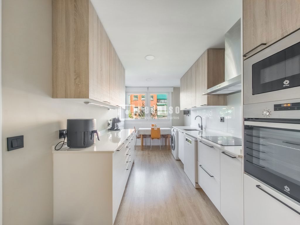 Piso en venta en calle Del Comandante Benítez, Madrid, Madrid 11/31