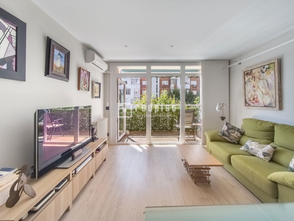 Piso en venta en calle Del Comandante Benítez, Madrid, Madrid 3/31