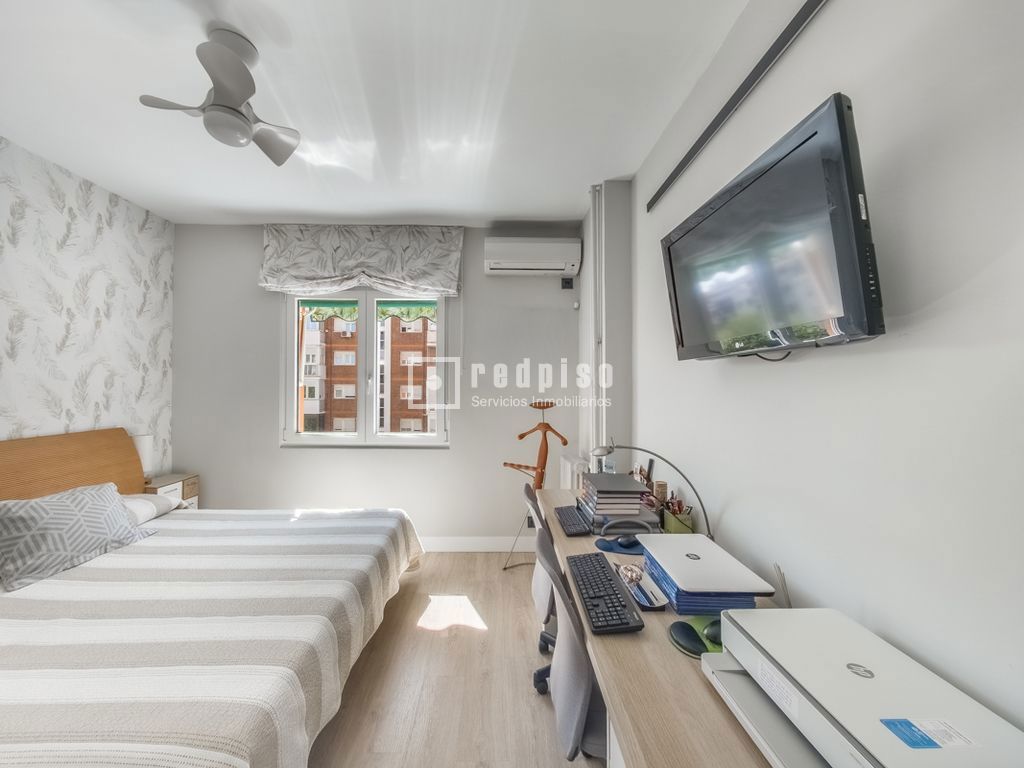 Piso en venta en calle Del Comandante Benítez, Madrid, Madrid 7/31