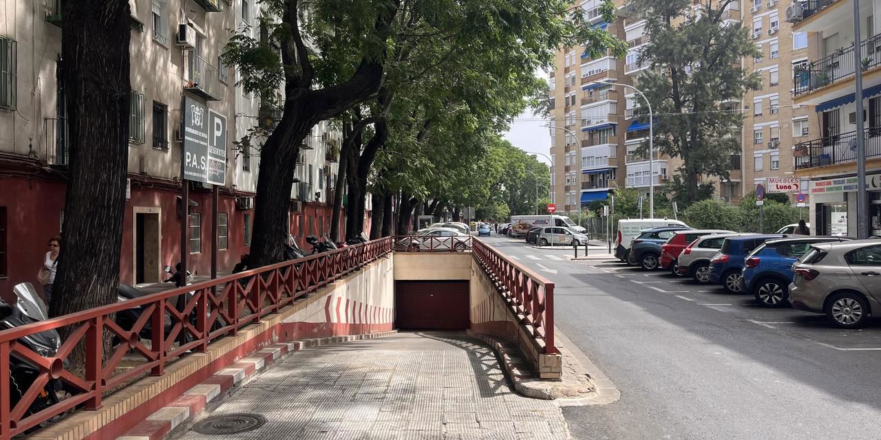 Parking en alquiler en  calle de Juan Díaz de Solis, Sevilla  1/1