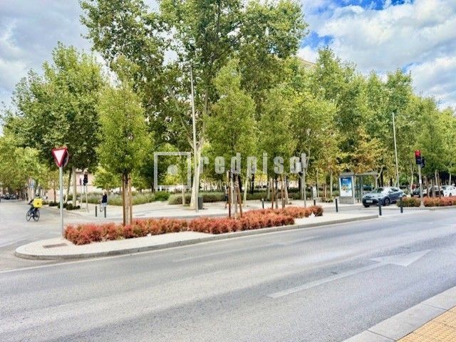 Piso en venta en  avenida del General Perón, Tetuán, Madrid  1/1