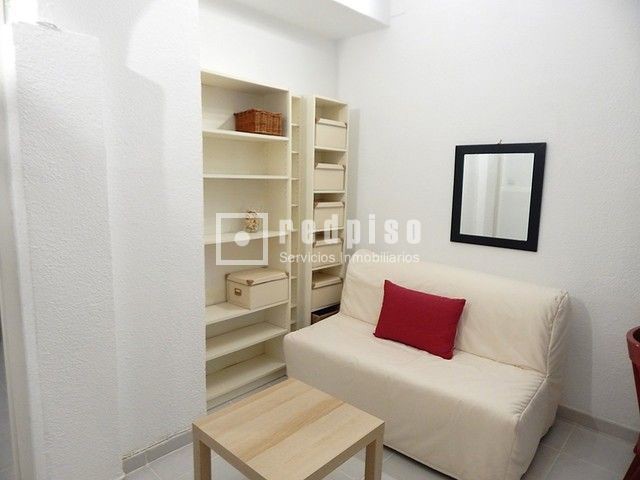 Piso en alquiler en  calle de Santa Brígida, Madrid  1/1