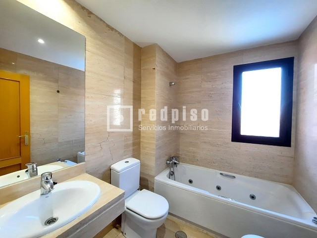 Piso en alquiler en  calle del Infante Diego, Madrid  27/41