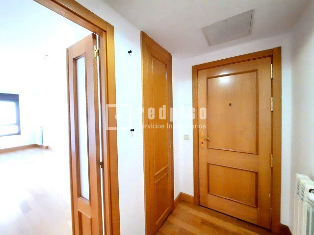 Piso en alquiler en  calle del Infante Diego, Madrid  3/41