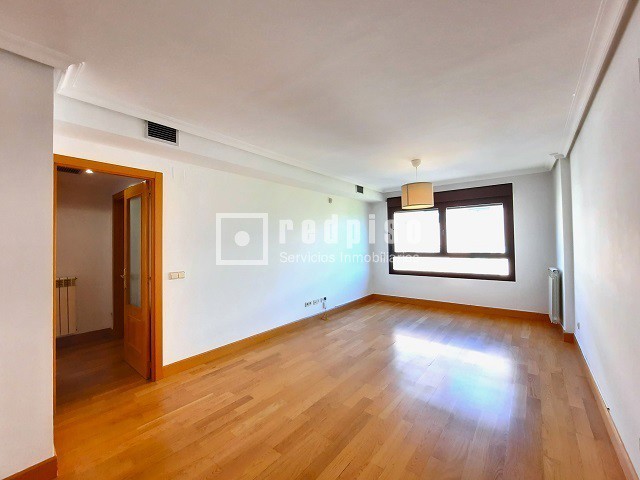 Piso en alquiler en  calle del Infante Diego, Madrid  11/41