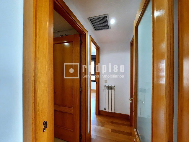 Piso en alquiler en  calle del Infante Diego, Madrid  19/41