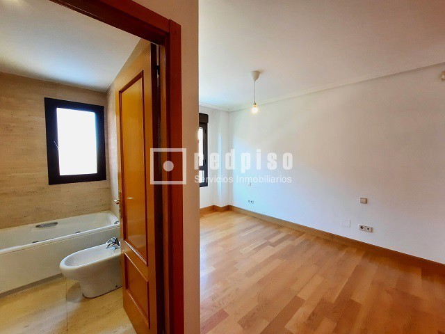 Piso en alquiler en  calle del Infante Diego, Madrid  23/41