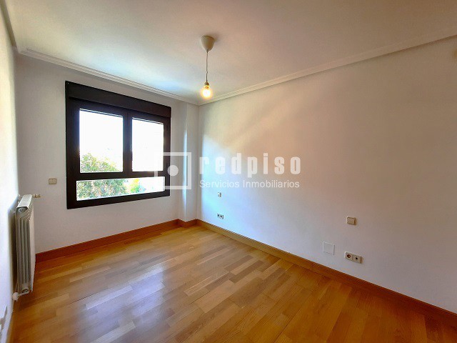 Piso en alquiler en  calle del Infante Diego, Madrid  25/41