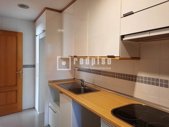 Piso en alquiler en  calle del Infante Diego, Madrid  7/41