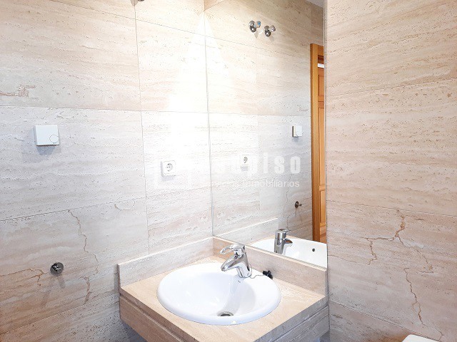 Piso en alquiler en  calle del Infante Diego, Madrid  29/41