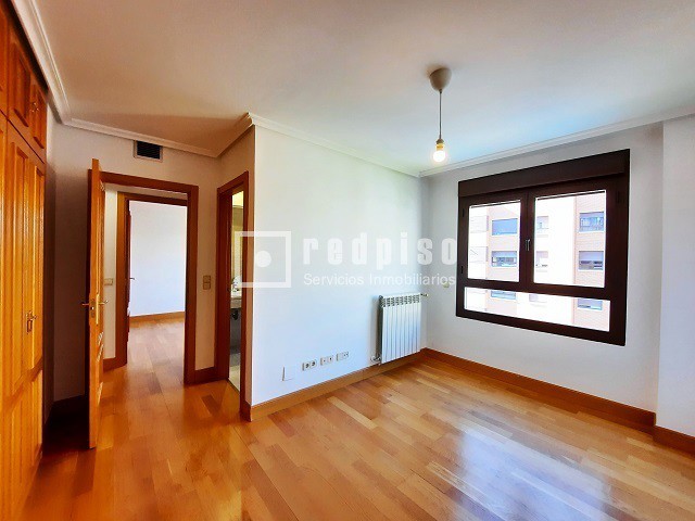 Piso en alquiler en  calle del Infante Diego, Madrid  24/41