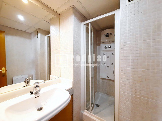 Piso en alquiler en  calle del Infante Diego, Madrid  21/41