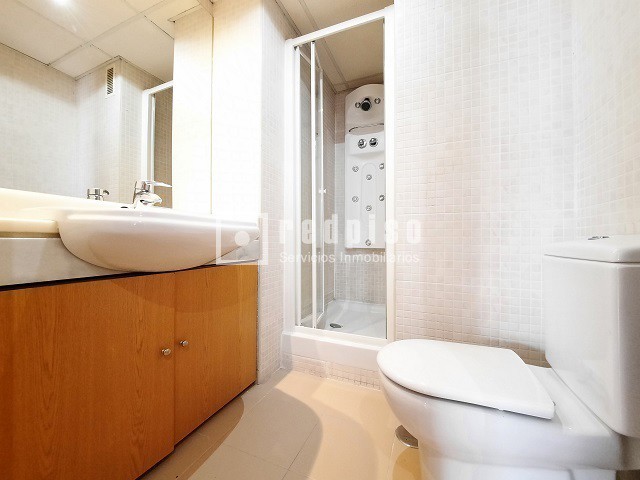 Piso en alquiler en  calle del Infante Diego, Madrid  22/41