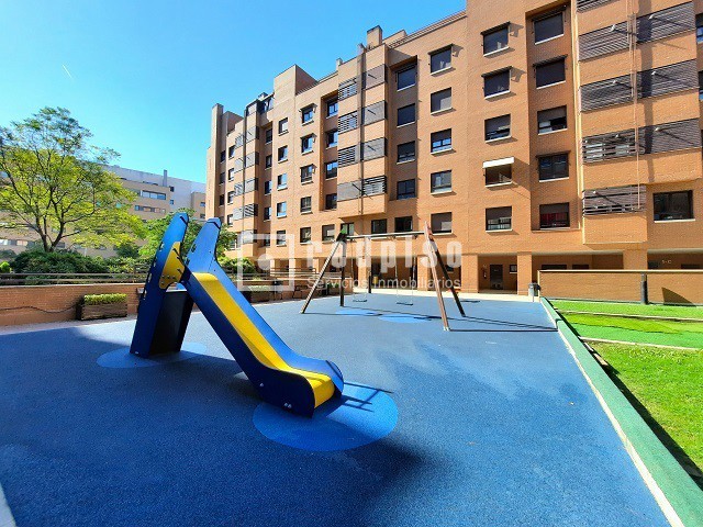 Piso en alquiler en  calle del Infante Diego, Madrid  37/41