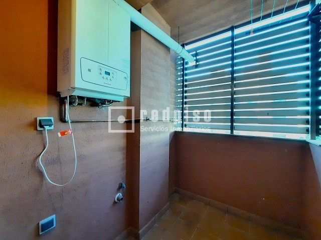 Piso en alquiler en  calle del Infante Diego, Madrid  10/41