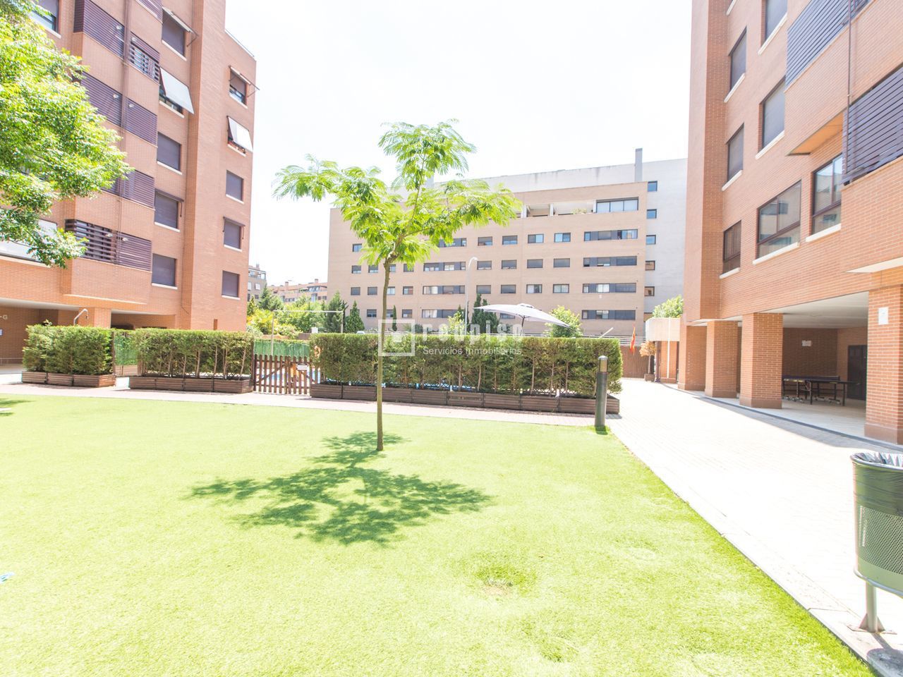 Piso en alquiler en  calle del Infante Diego, Madrid  38/41