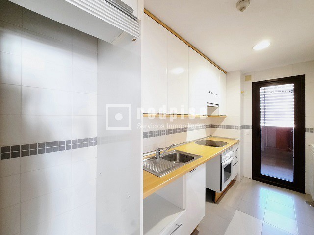 Piso en alquiler en  calle del Infante Diego, Madrid  8/41