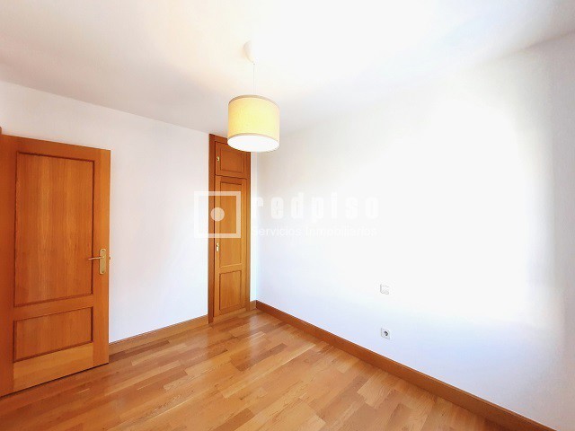 Piso en alquiler en  calle del Infante Diego, Madrid  17/41