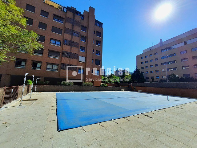 Piso en alquiler en  calle del Infante Diego, Madrid  31/41