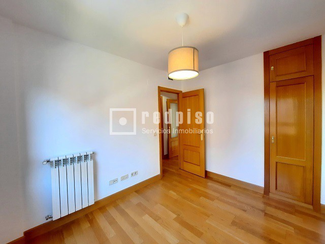 Piso en alquiler en  calle del Infante Diego, Madrid  18/41