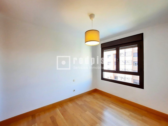 Piso en alquiler en  calle del Infante Diego, Madrid  16/41